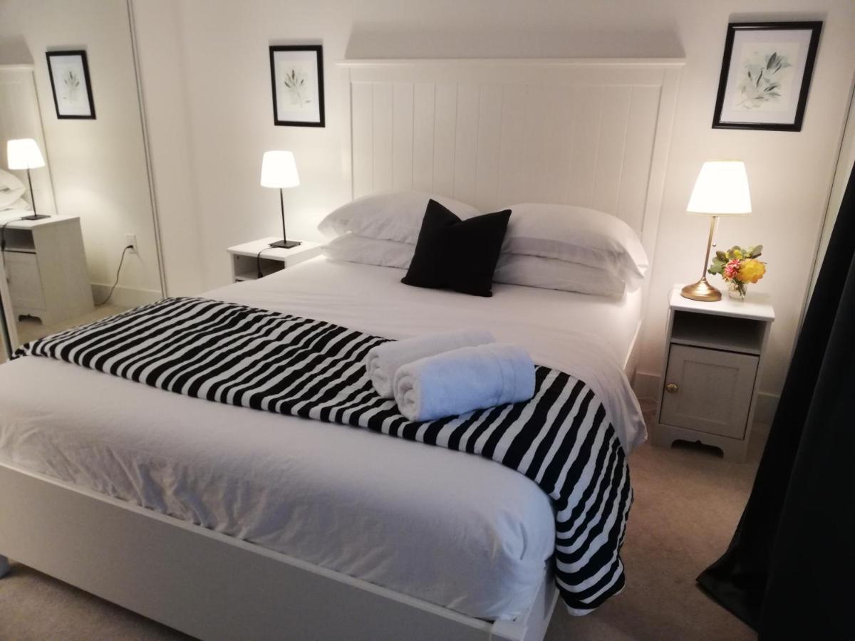Stylish Downtown Toronto Residential Hotel Room photo